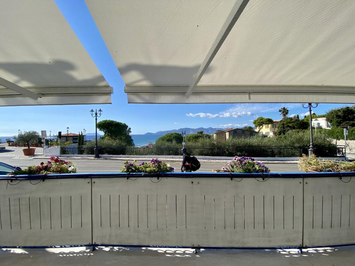 Holidaycasa Mike - Con Terrazzo Vista Mare Sperlonga Luaran gambar