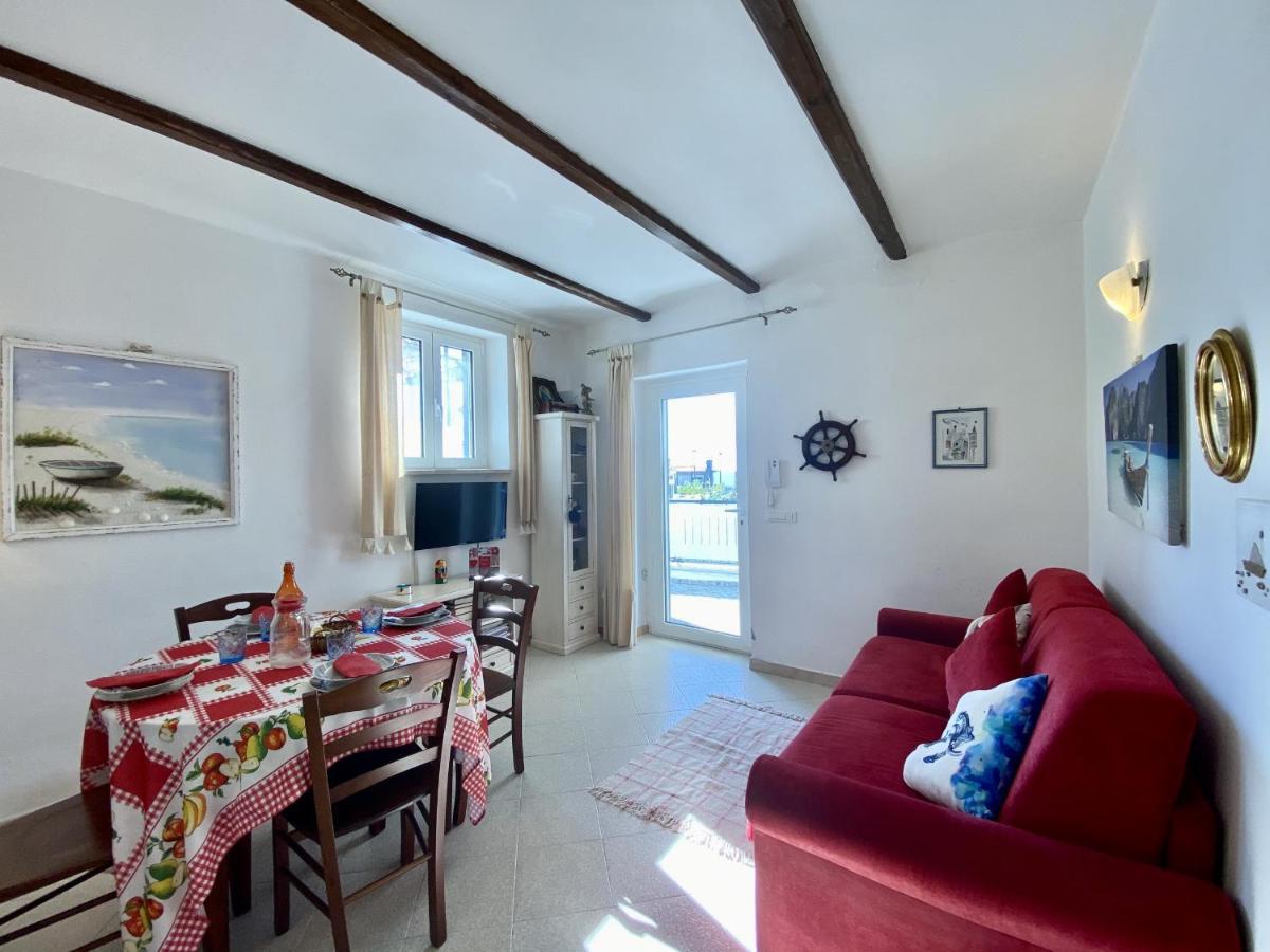 Holidaycasa Mike - Con Terrazzo Vista Mare Sperlonga Luaran gambar